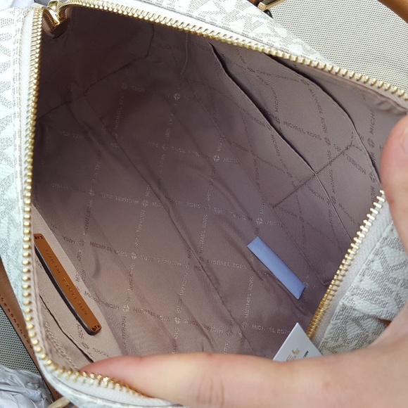 SOLD NWT Michael Kors SM Aria satchel vanilla bag - Picture 5 of 7